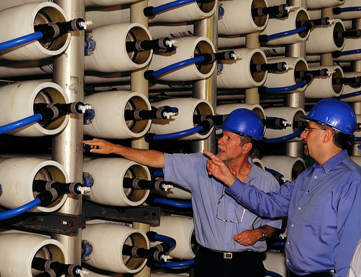 (above) workers inspect an array of reverse osmosis membranes using Israeli technology